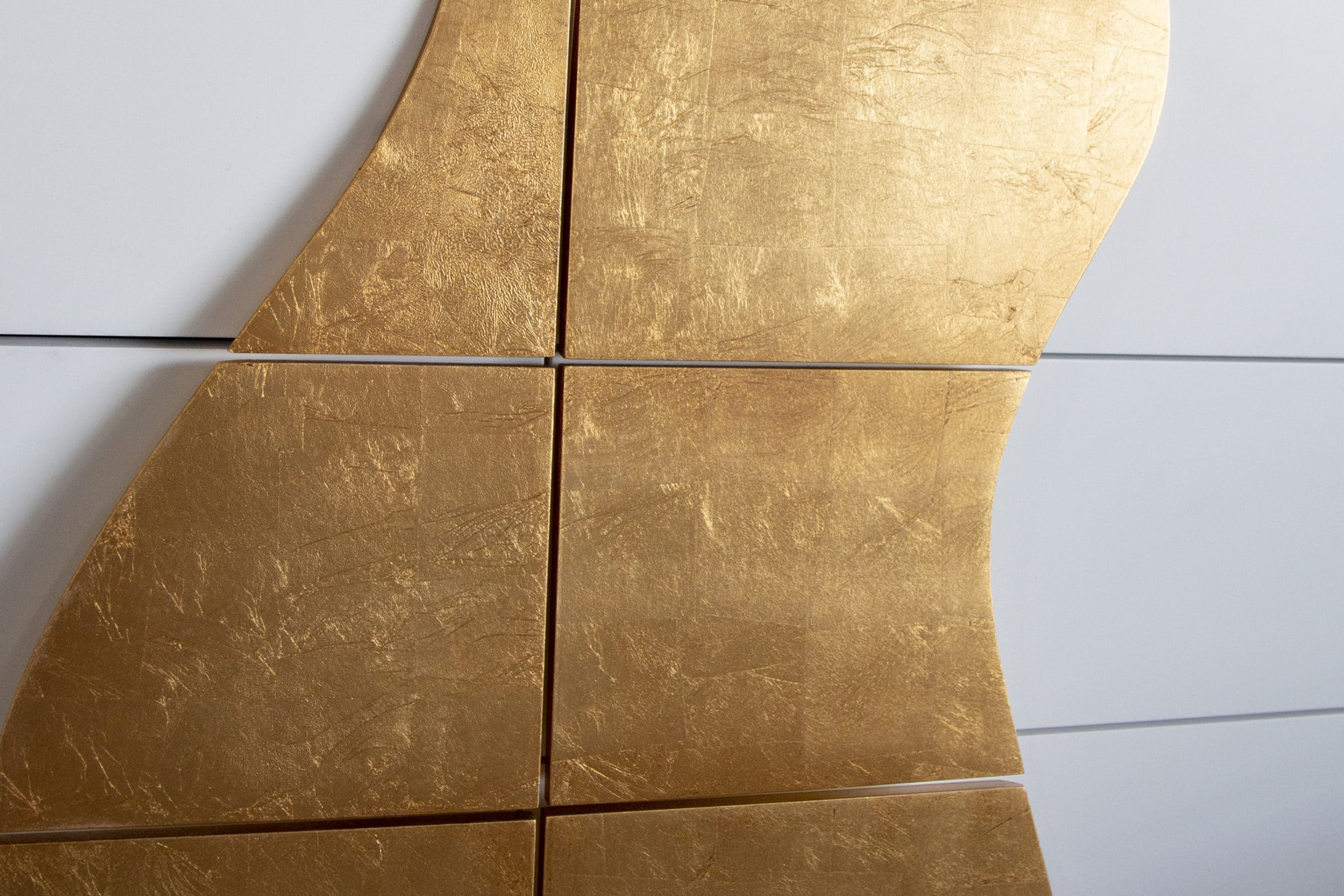 melodious-luxury-console-dresser-detailed-view-gold-leaf